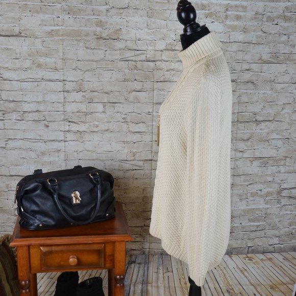 Cream sweater with turtleneck - Picture 2 of 3